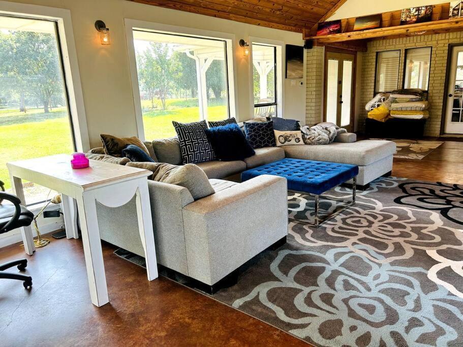 Beautiful Farmhouse W/ Pool On 6 Acres Ranch Aubrey Buitenkant foto