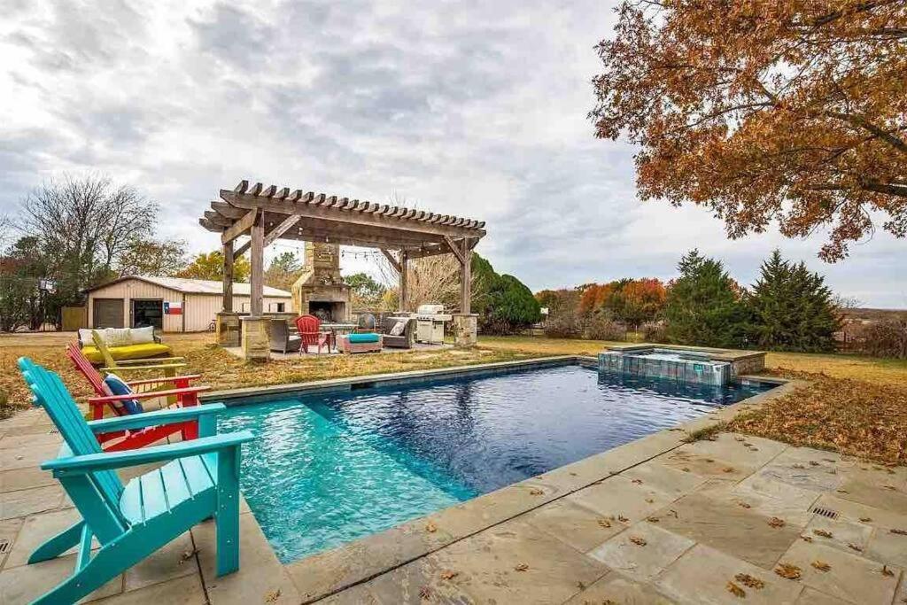 Beautiful Farmhouse W/ Pool On 6 Acres Ranch Aubrey Buitenkant foto